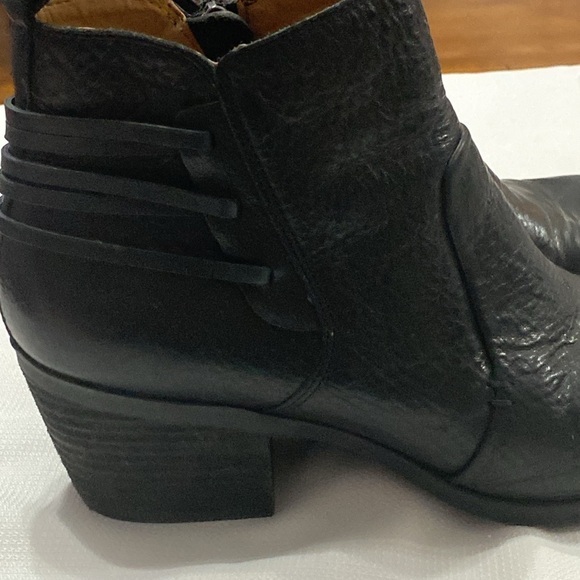 Comfortiva  Memory Foam Comfort size 9.5 Black Ankle Booties Leather  clean - Picture 7 of 15